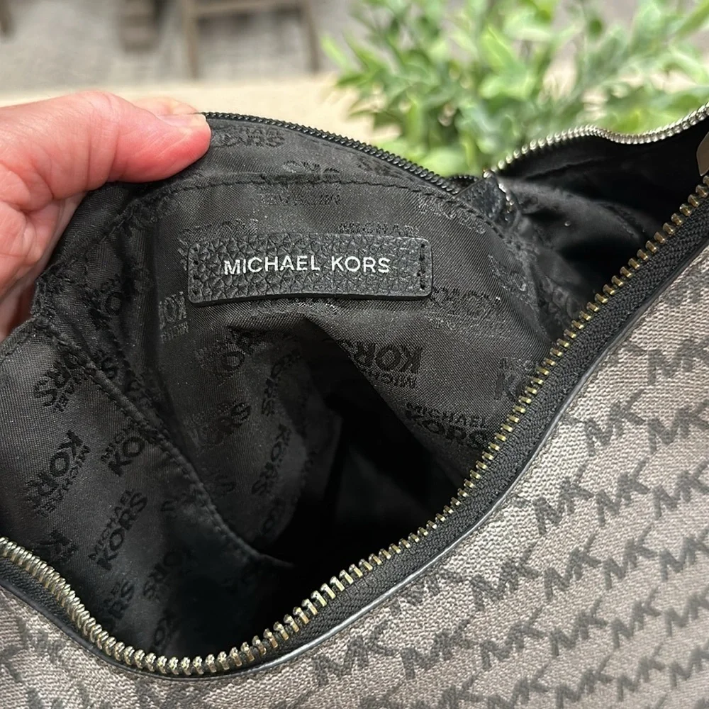 MK Studio Lydia Hobo